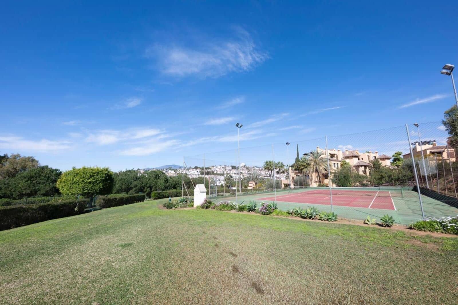 Apartamento de 2 habitaciones en El Paraiso en venta - 259.000 € (Ref: 9607811)