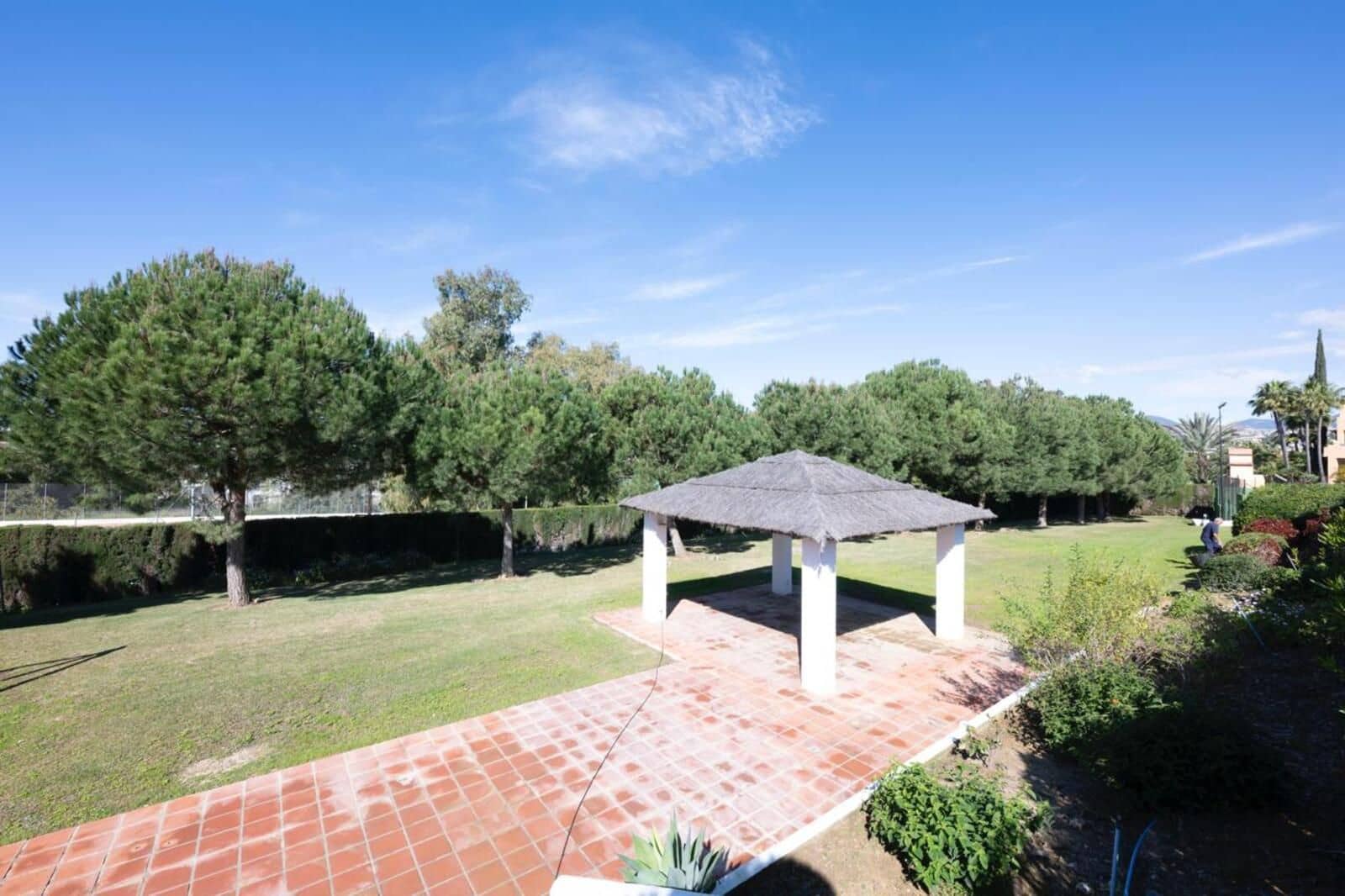 Apartamento de 2 habitaciones en El Paraiso en venta - 259.000 € (Ref: 9607811)