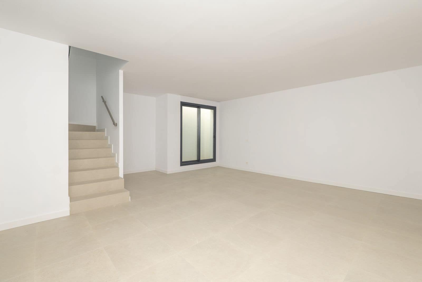 4 quarto Moradia Geminada para venda em Estepona - 1 050 000 € (Ref: 9607814)