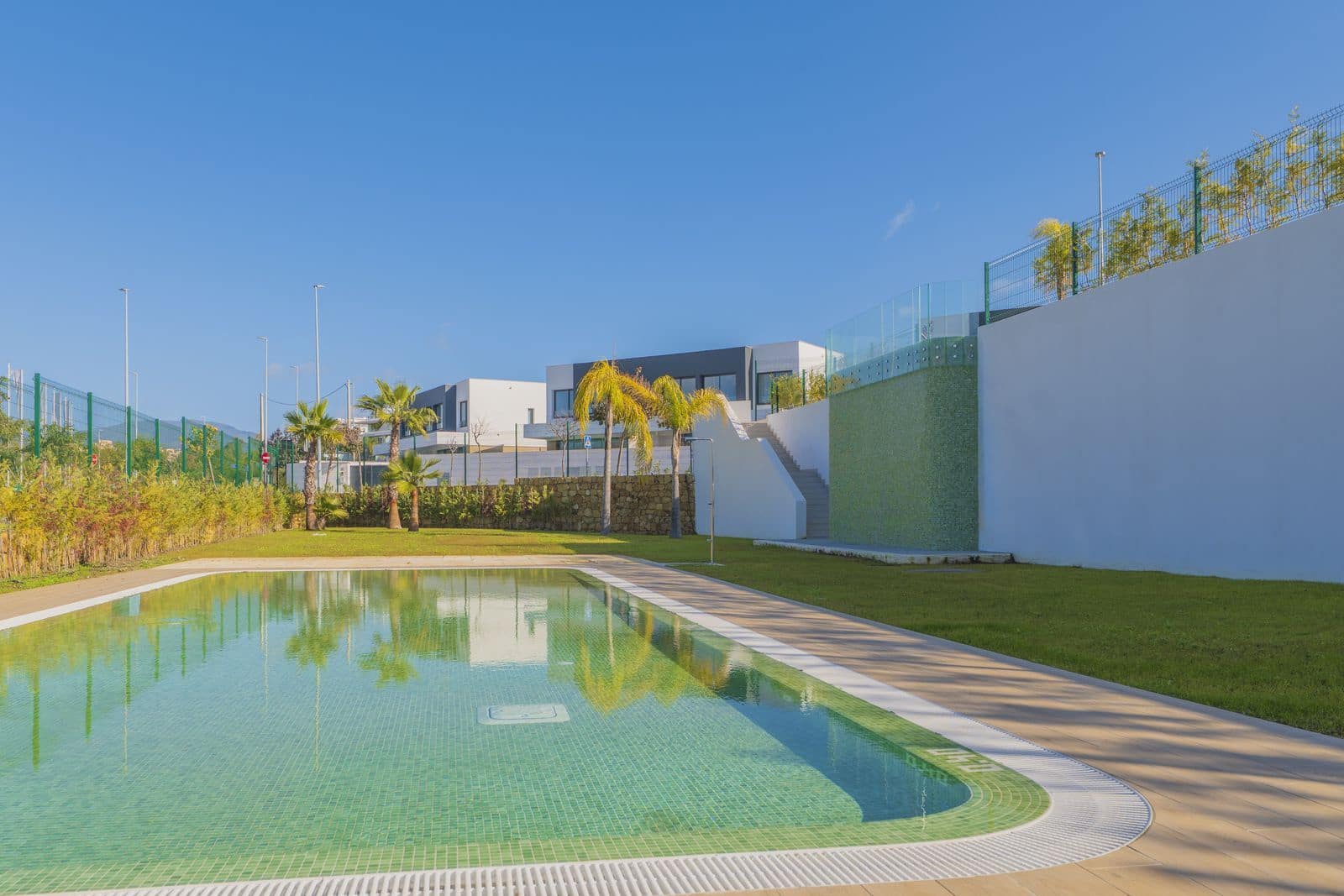 4 quarto Moradia Geminada para venda em Estepona - 1 050 000 € (Ref: 9607814)
