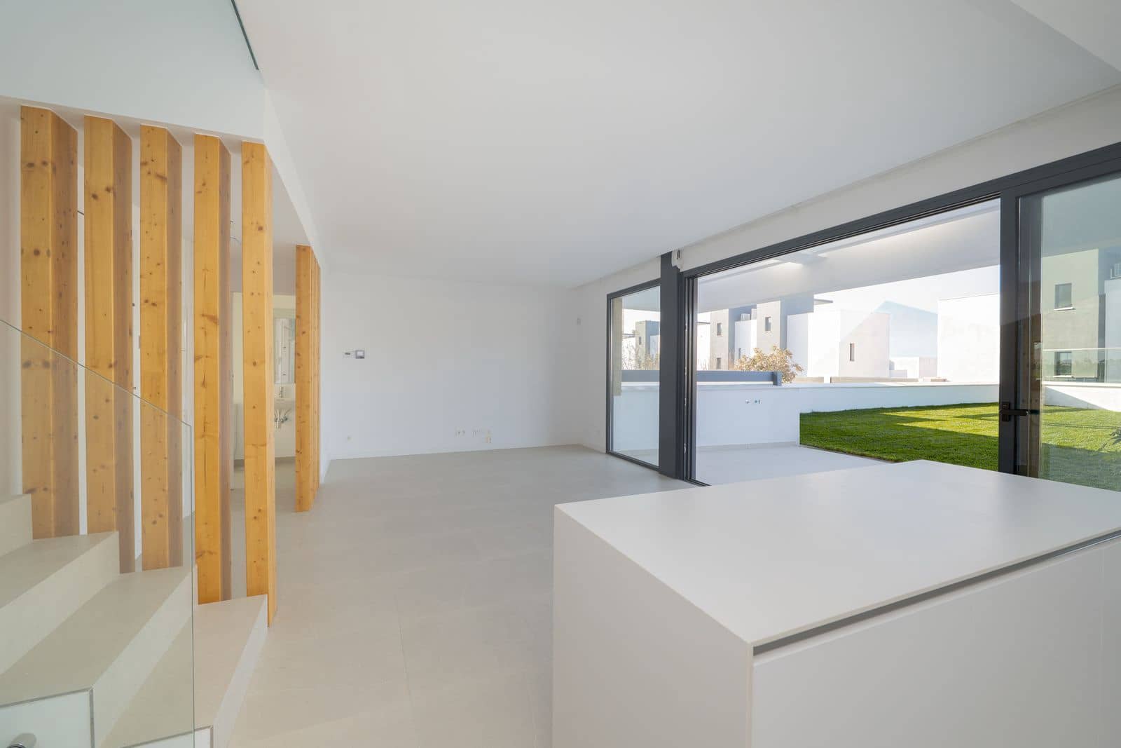 4 quarto Moradia Geminada para venda em Estepona - 1 050 000 € (Ref: 9607814)