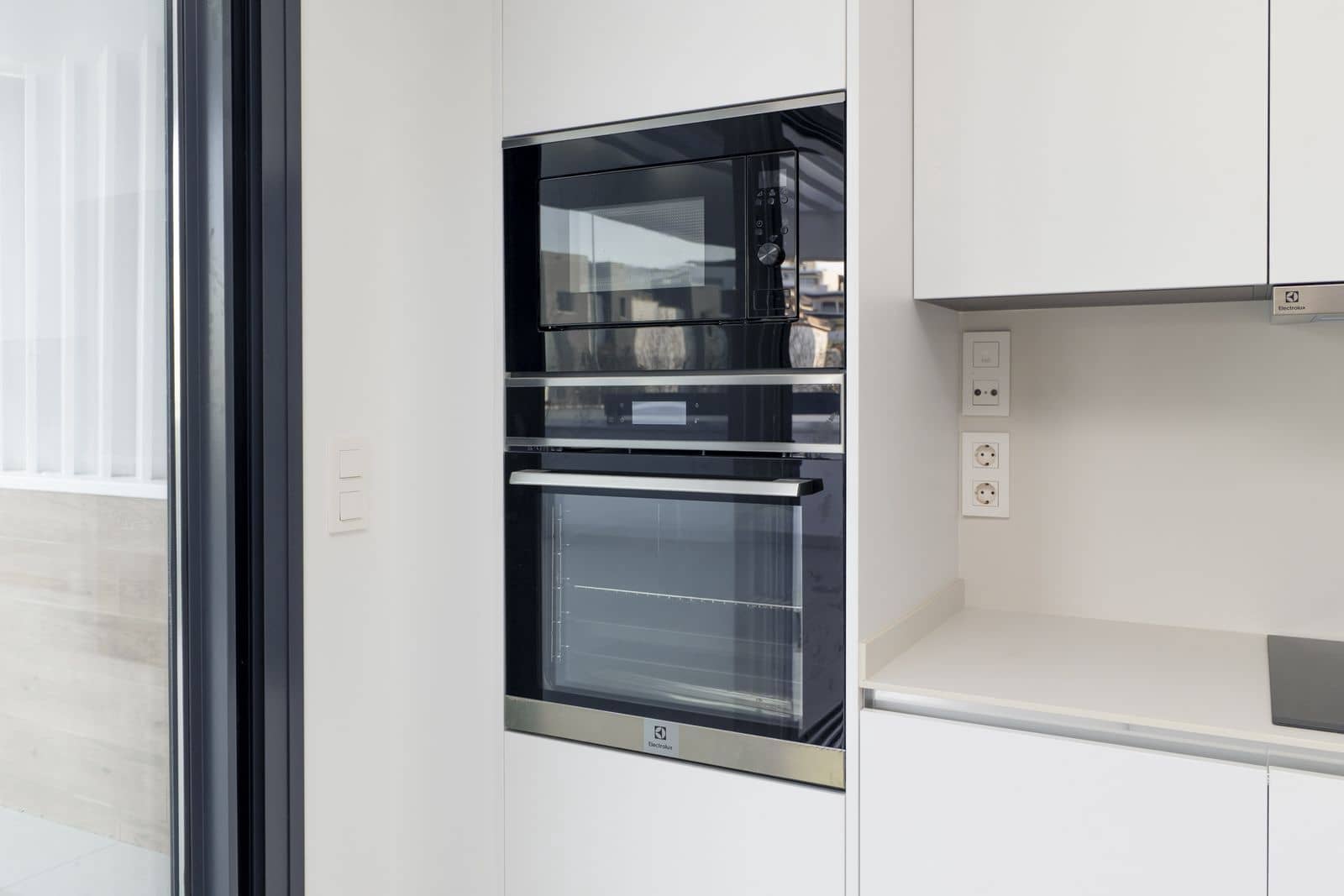 4 quarto Moradia Geminada para venda em Estepona - 1 050 000 € (Ref: 9607814)