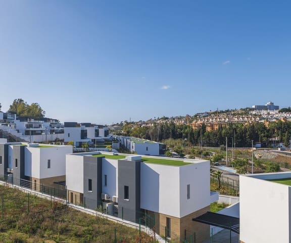 4 quarto Moradia Geminada para venda em Estepona - 1 050 000 € (Ref: 9607814)