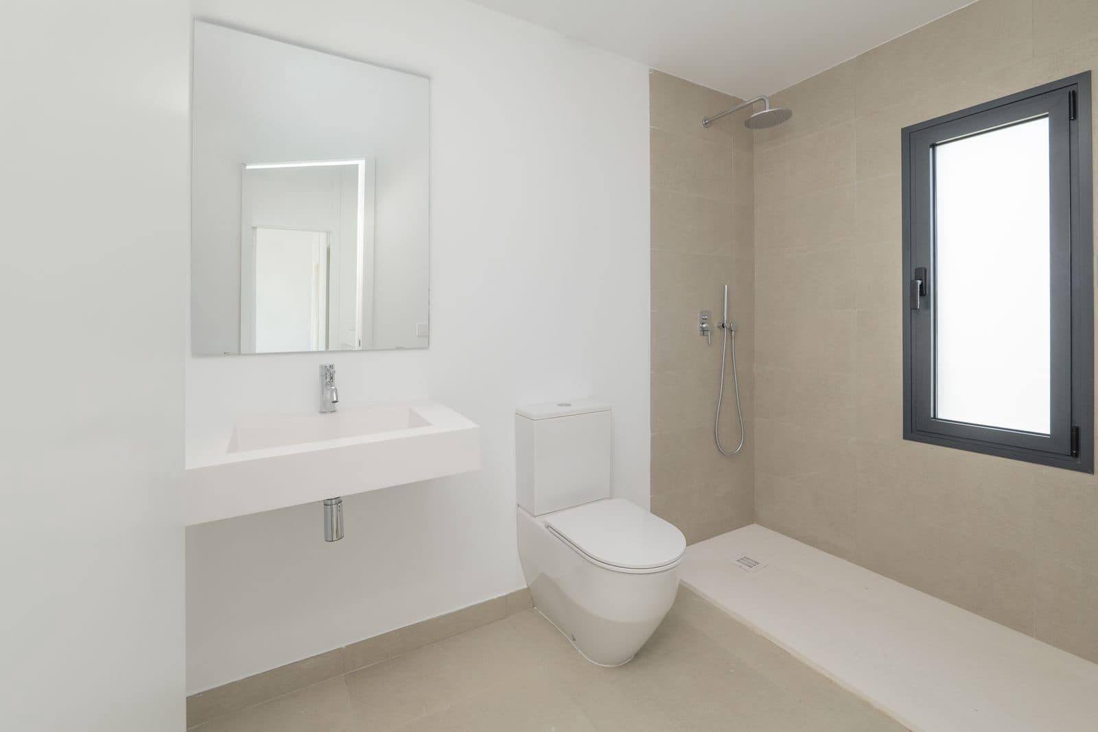 4 quarto Moradia Geminada para venda em Estepona - 1 050 000 € (Ref: 9607814)