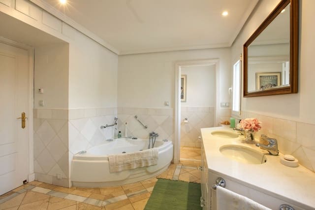 5 chambre Villa/Maison à vendre à Sotogrande, San Roque - 1 500 000 € (Ref: 9607815)