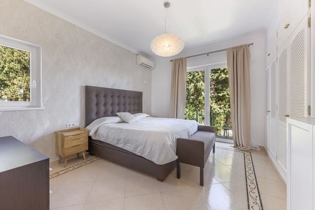 5 soveværelse Villa til salg i Sotogrande, San Roque - € 1.795.000 (Ref: 9607816)