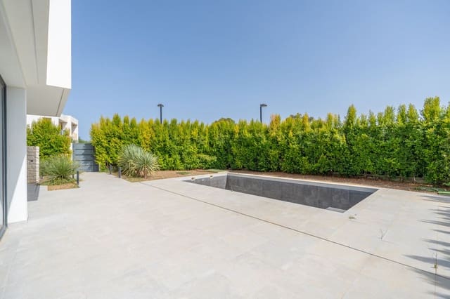 3 makuuhuone Huvila myytävänä paikassa Estepona - 950 000 € (Ref: 9607822)