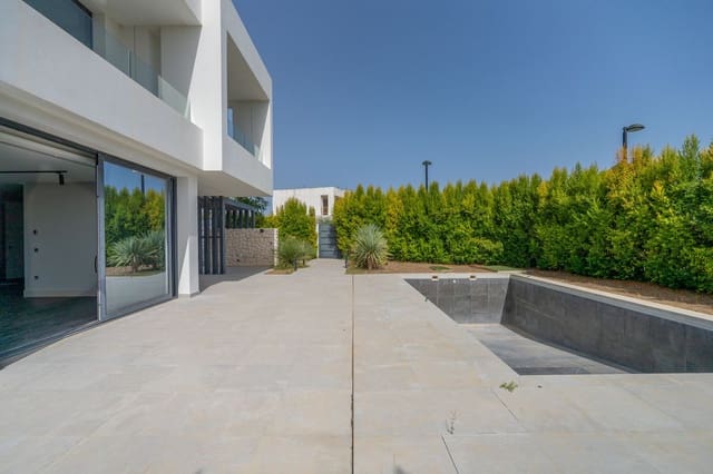 3 makuuhuone Huvila myytävänä paikassa Estepona - 950 000 € (Ref: 9607822)