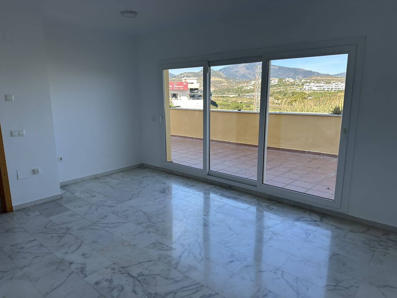 2 bedroom Penthouse for sale in Estepona - € 320,000 (Ref: 9607845)