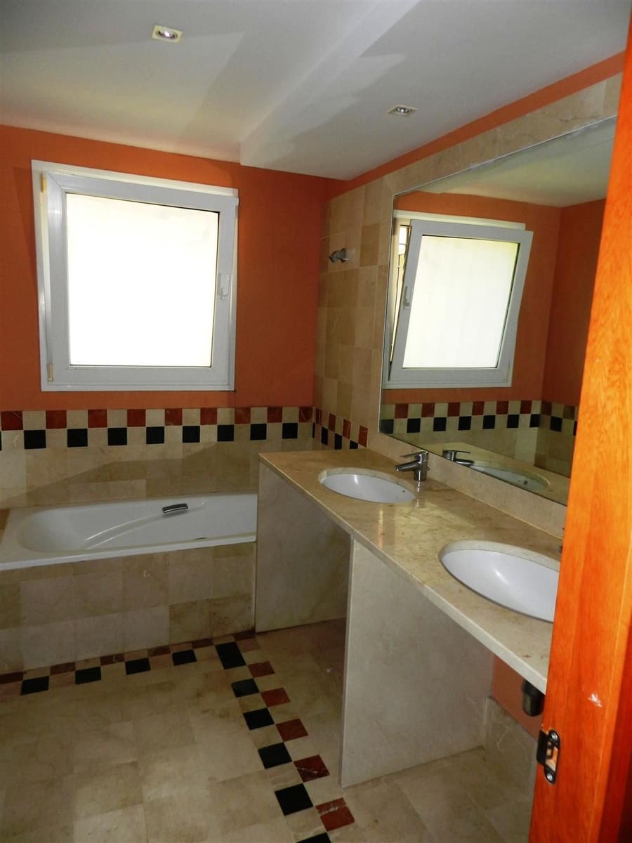 4 chambre Villa/Maison à vendre à Sotogrande - 1 100 000 € (Ref: 9607846)