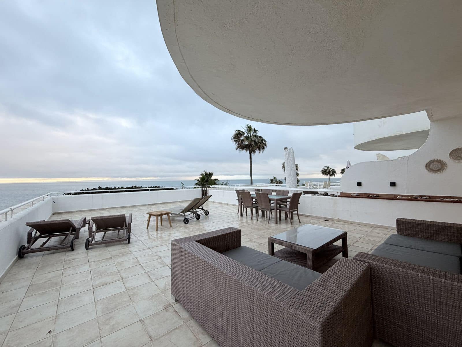 2 bedroom Apartment for sale in Estepona - € 565,000 (Ref: 9607851)