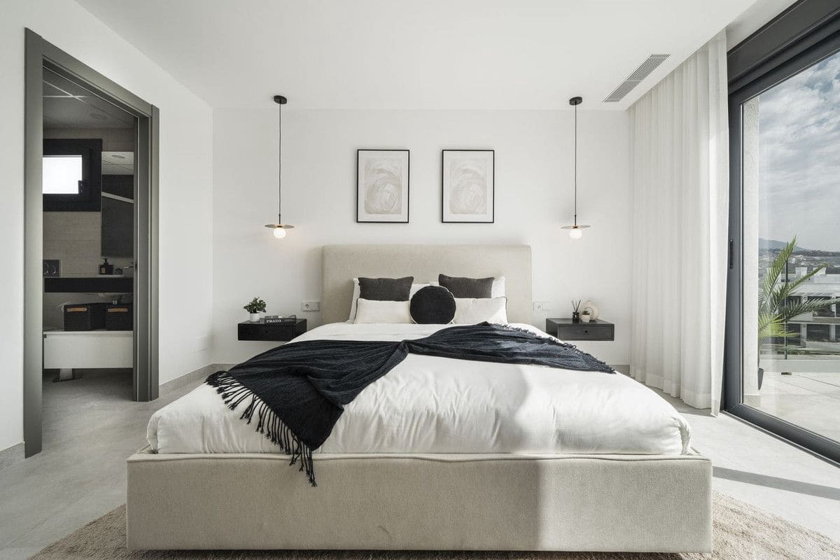 3 bedroom Penthouse for sale in Estepona - € 895,000 (Ref: 9607856)