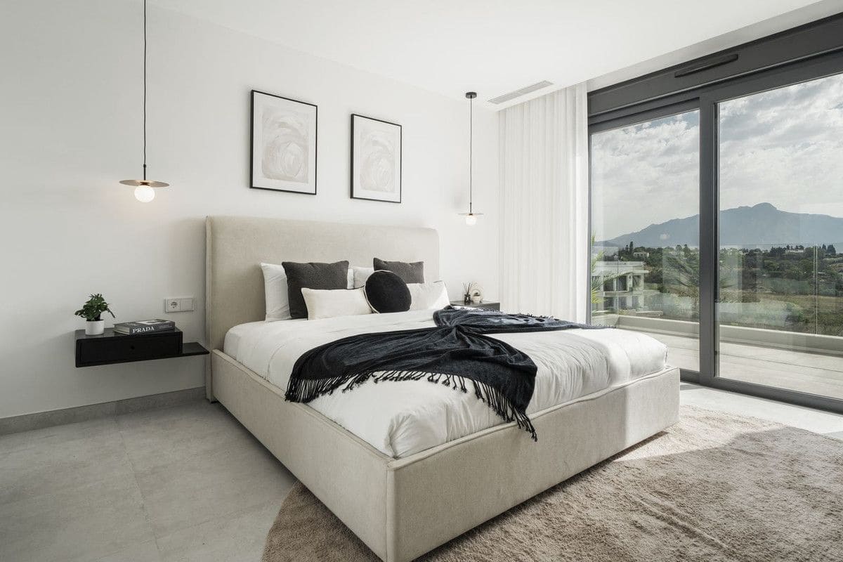 3 bedroom Penthouse for sale in Estepona - € 895,000 (Ref: 9607856)