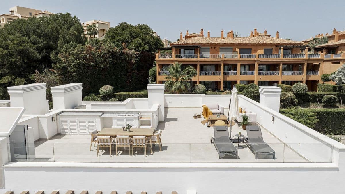 3 bedroom Penthouse for sale in Estepona - € 895,000 (Ref: 9607856)