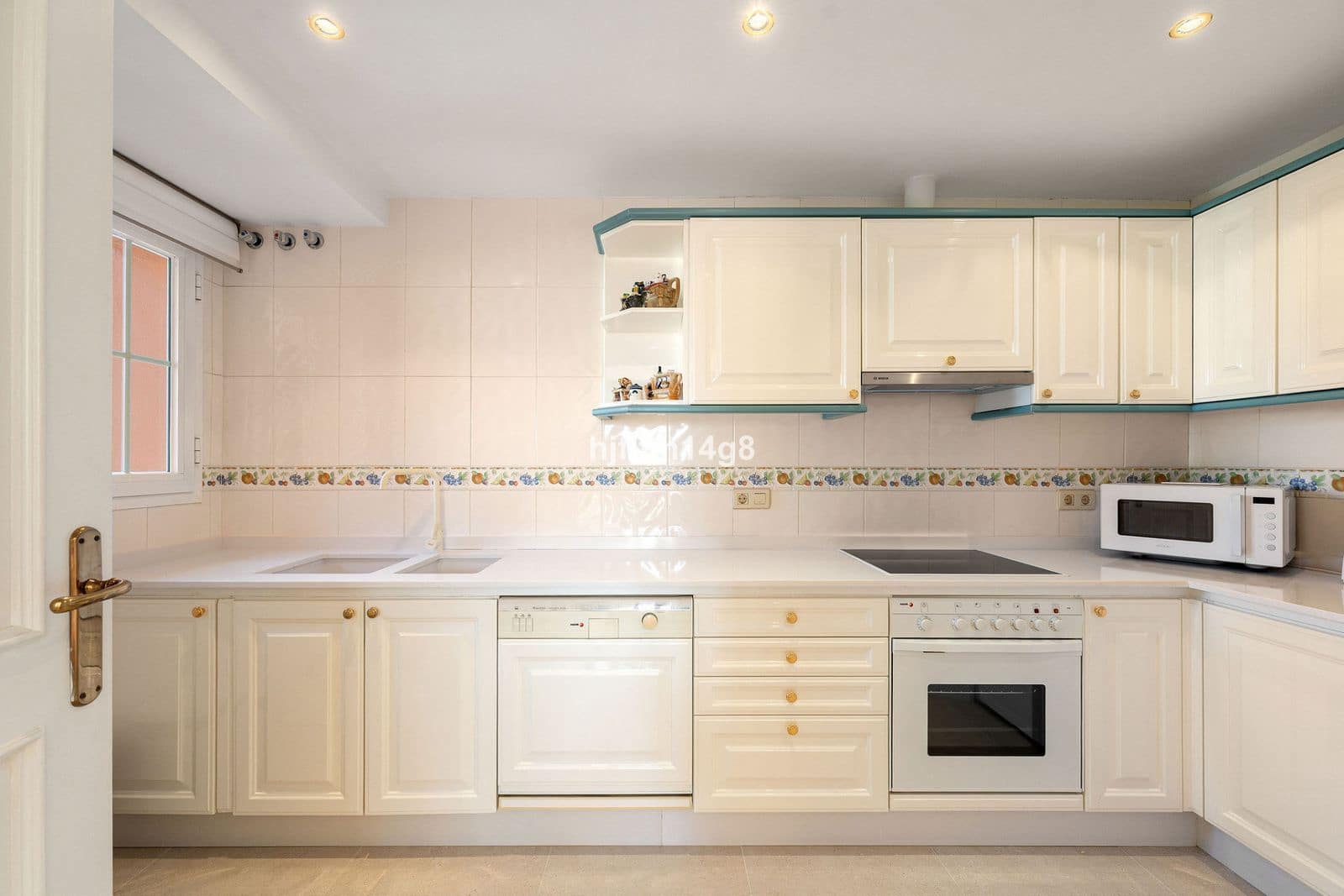 3 slaapkamer Appartement te koop in Nueva Andalucia - € 1.190.000 (Ref: 9607864)