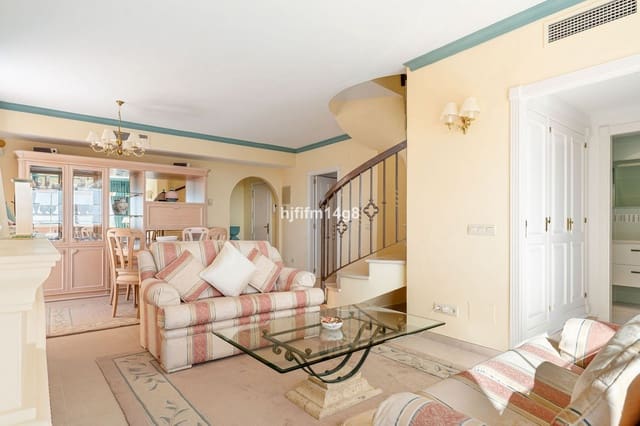 3 bedroom Apartment for sale in Nueva Andalucia, Marbella - € 1,190,000 (Ref: 9607864)