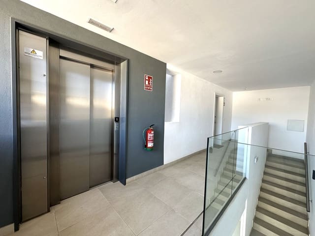 2 sypialnia Penthouse na sprzedaż w Cabopino, Marbella - 899 000 € (Ref: 9607865)