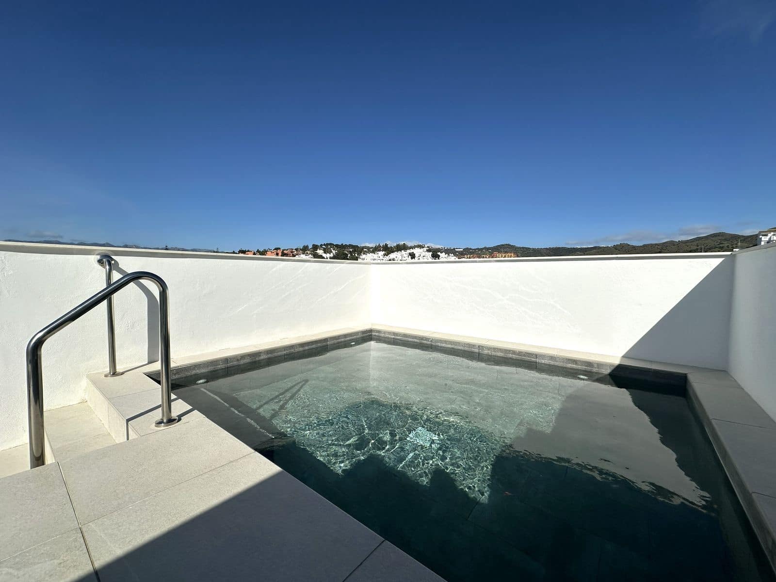 2 quarto Penthouse para venda em Cabopino - 899 000 € (Ref: 9607865)