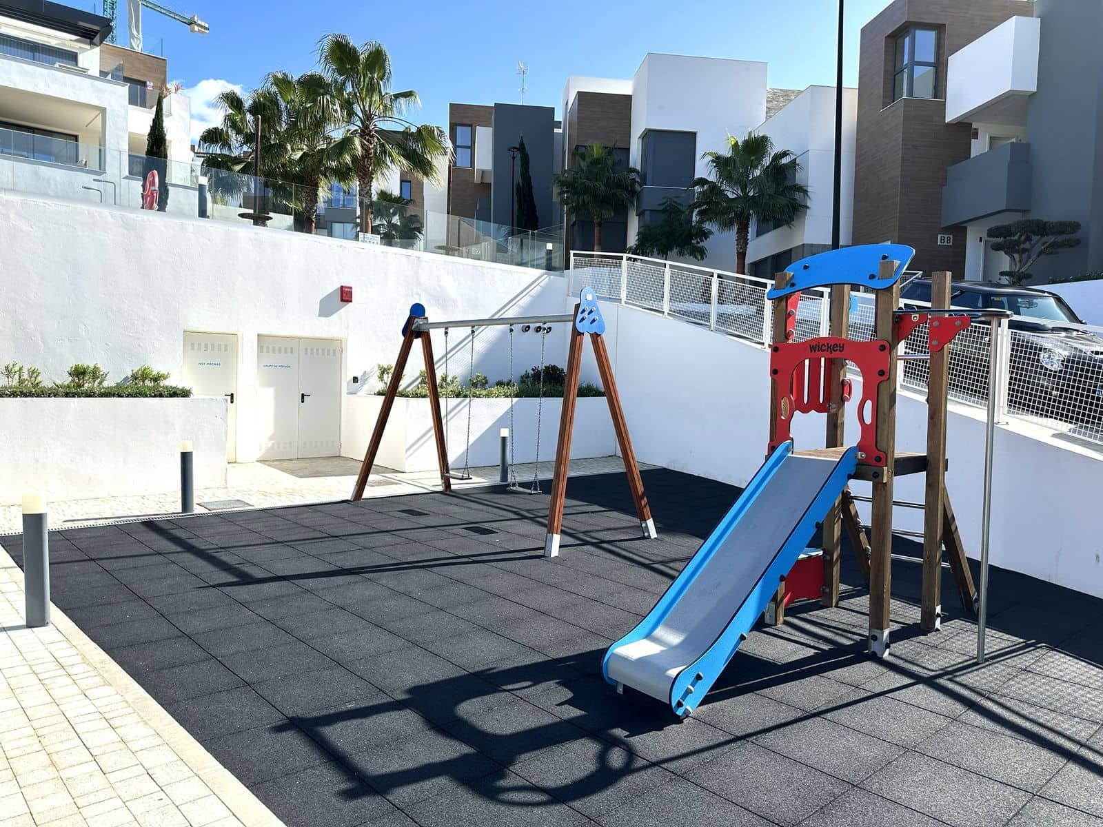 2 quarto Penthouse para venda em Cabopino - 899 000 € (Ref: 9607865)