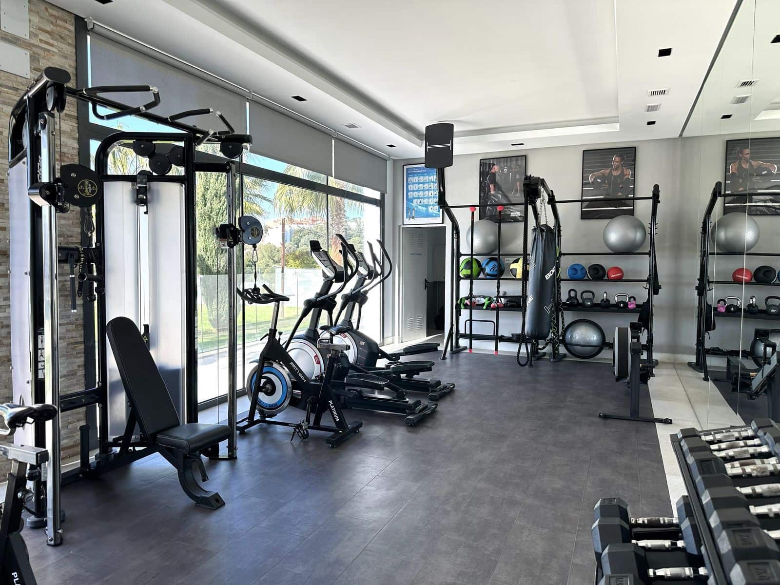 2 quarto Penthouse para venda em Cabopino - 899 000 € (Ref: 9607865)