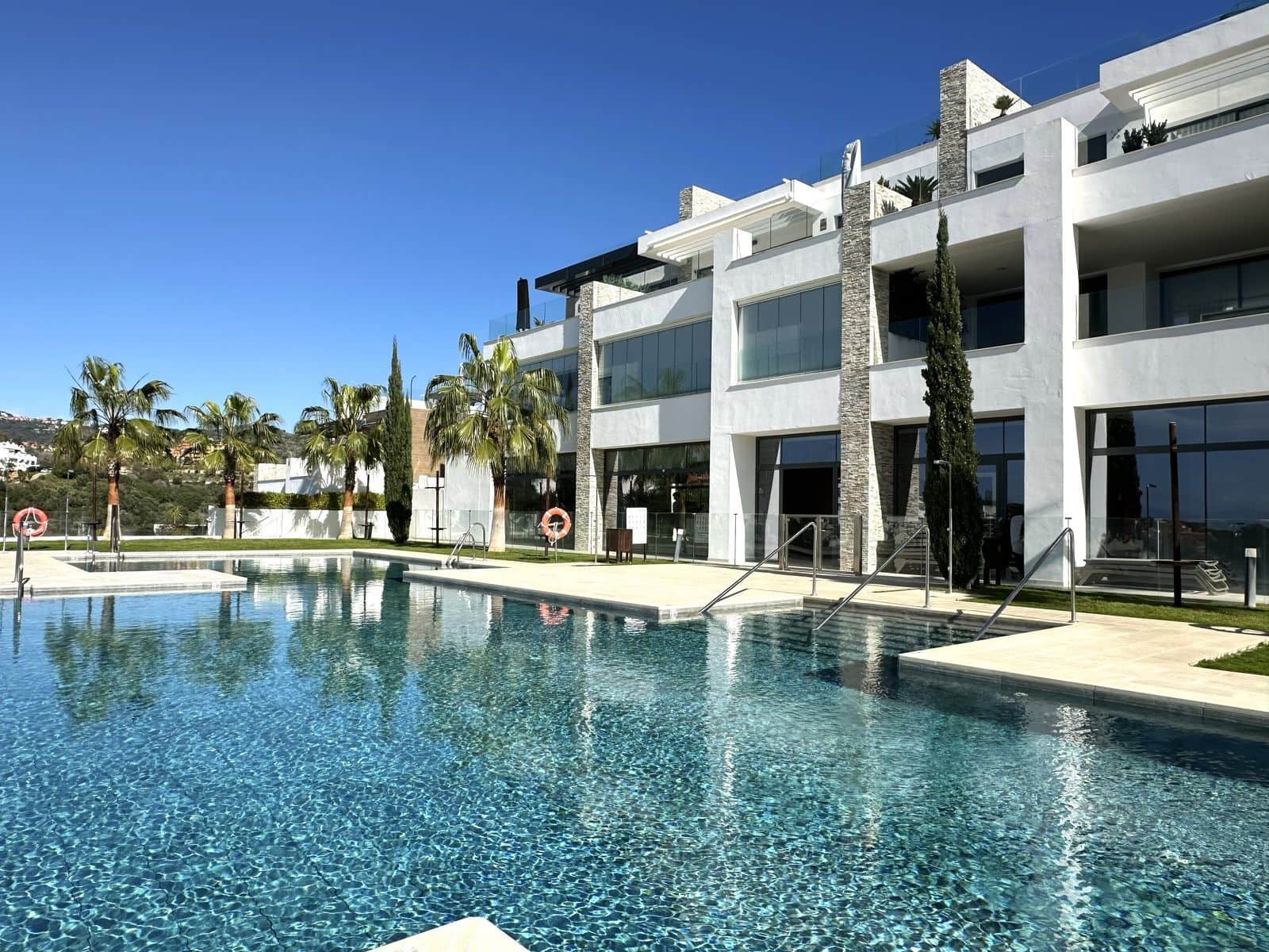 2 quarto Penthouse para venda em Cabopino - 899 000 € (Ref: 9607865)