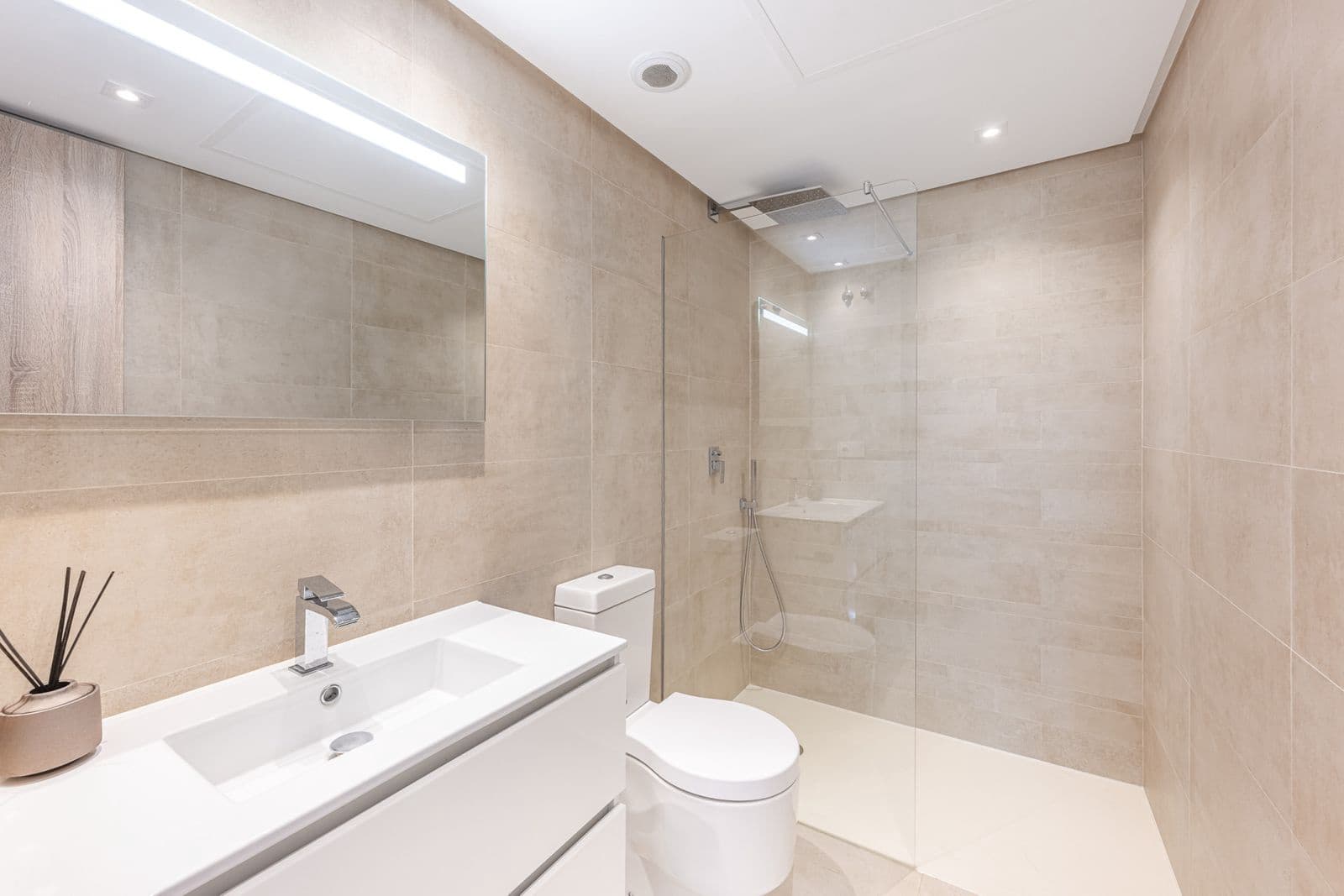 3 bedroom Penthouse for sale in Benahavis - € 1,050,000 (Ref: 9607871)