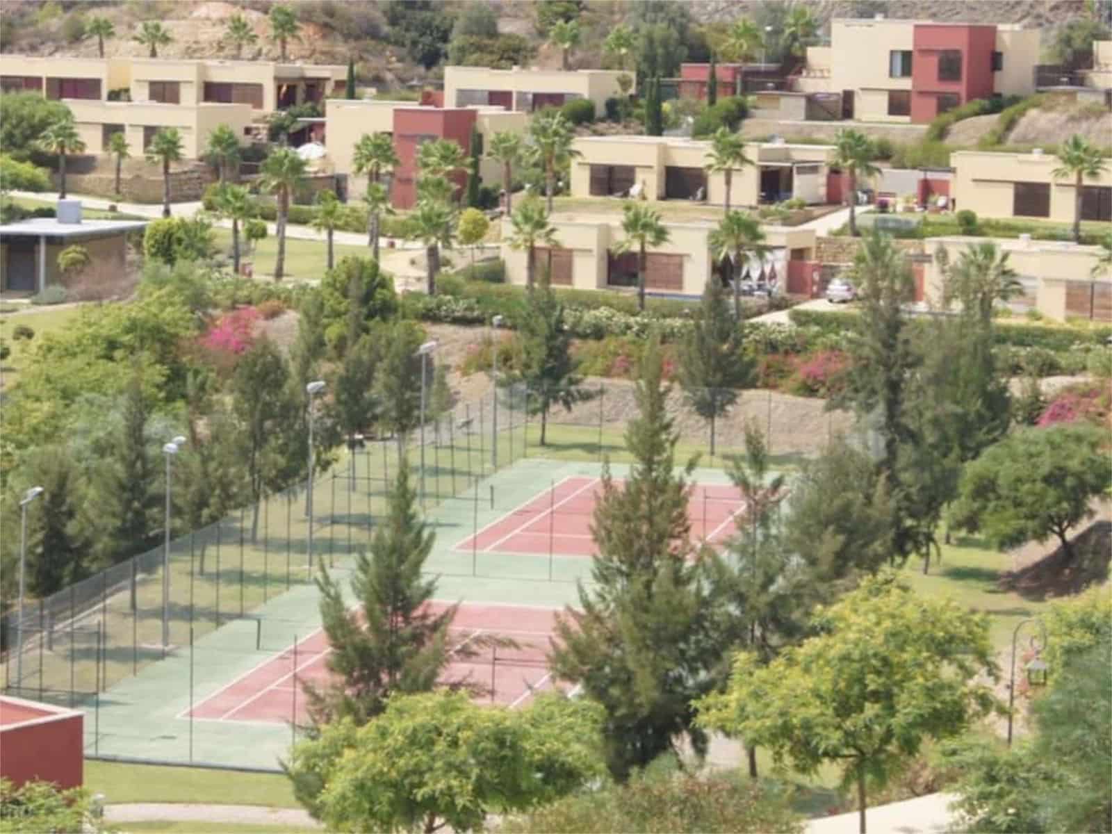 2 sypialnia Penthouse na sprzedaż w Benahavis - 289 000 € (Ref: 9607874)