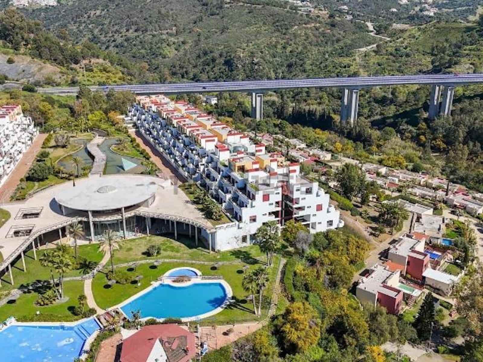 2 sypialnia Penthouse na sprzedaż w Benahavis - 289 000 € (Ref: 9607874)
