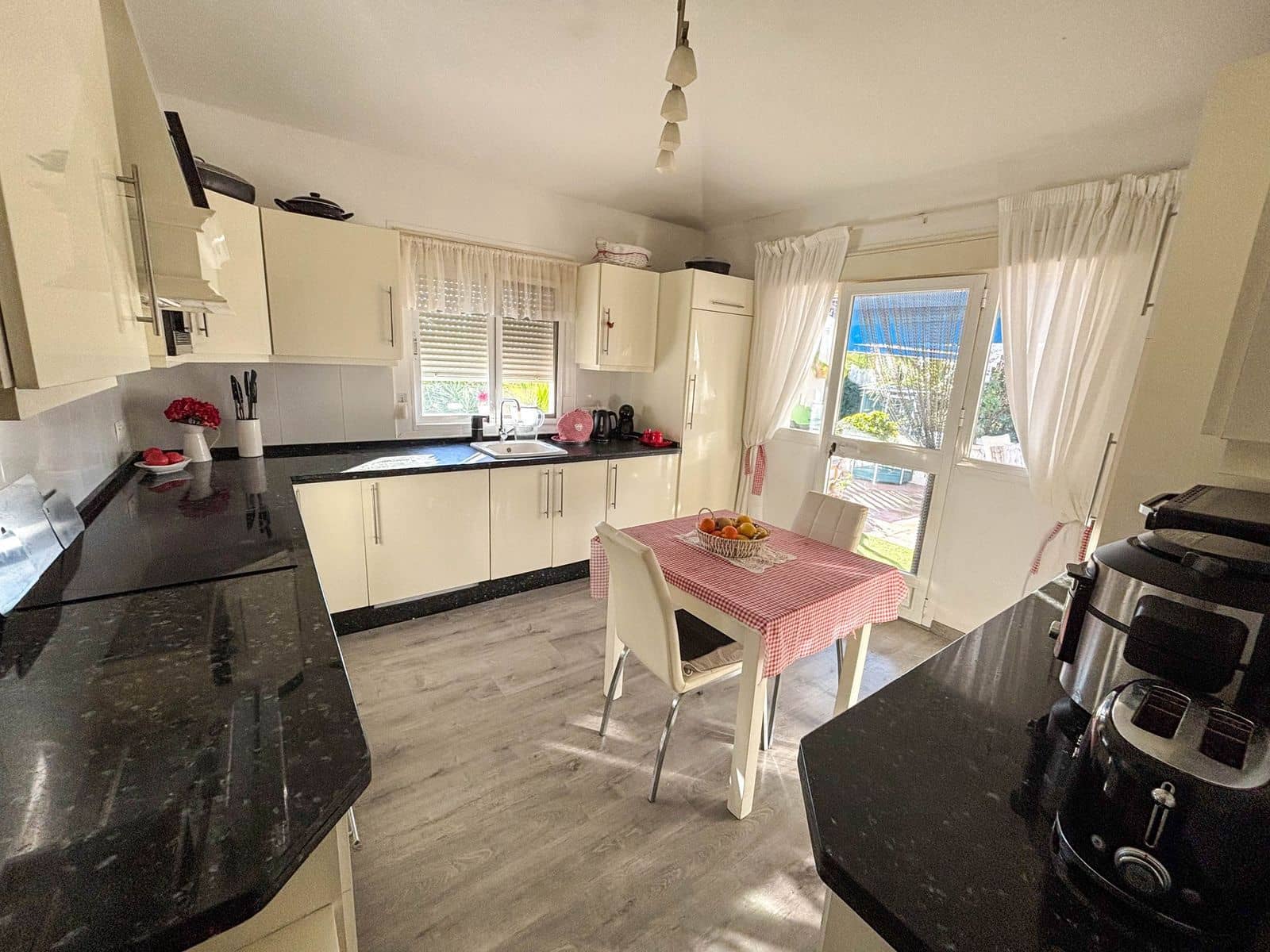 Finca/Casa Rural de 3 habitaciones en Estepona en venta - 878.000 € (Ref: 9607880)