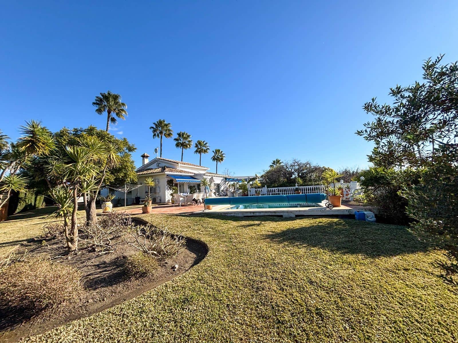 Finca/Casa Rural de 3 habitaciones en Estepona en venta - 878.000 € (Ref: 9607880)