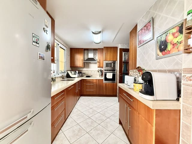 4 camera da letto Villetta Bifamiliare in vendita in Estepona - 700.000 € (Rif: 9611196)