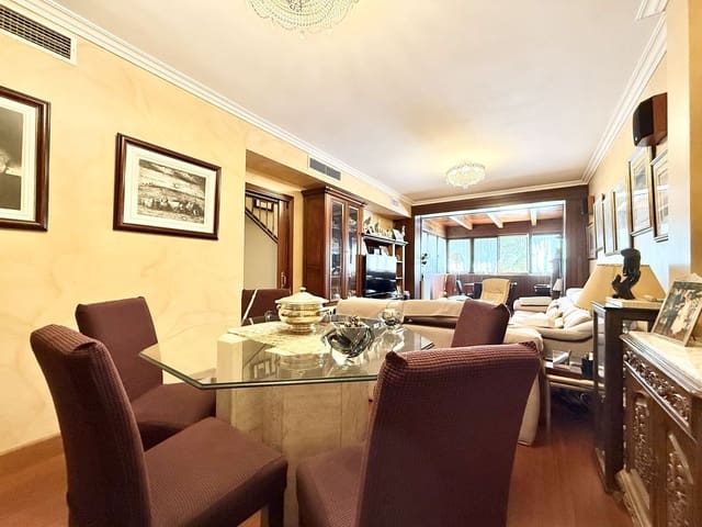 4 camera da letto Villetta Bifamiliare in vendita in Estepona - 700.000 € (Rif: 9611196)