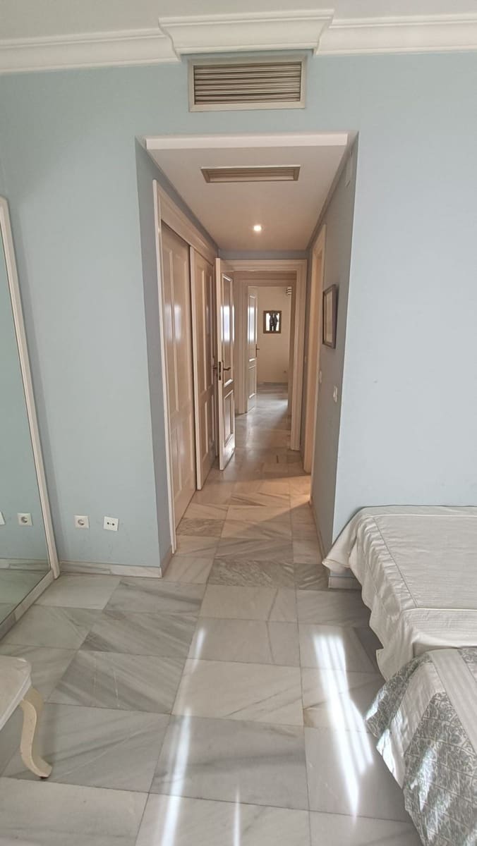 2 quarto Apartamento para venda em Puerto Banus - 490 000 € (Ref: 9611198)