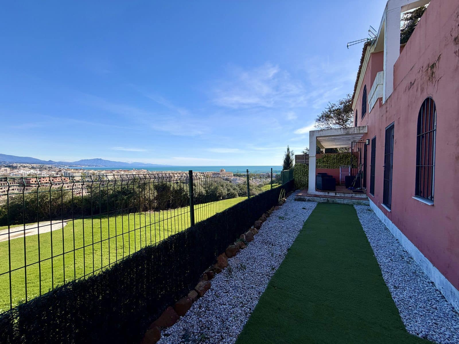 3 chambre Appartement à vendre à La Duquesa / Puerto de la Duquesa - 330 000 € (Ref: 9611200)