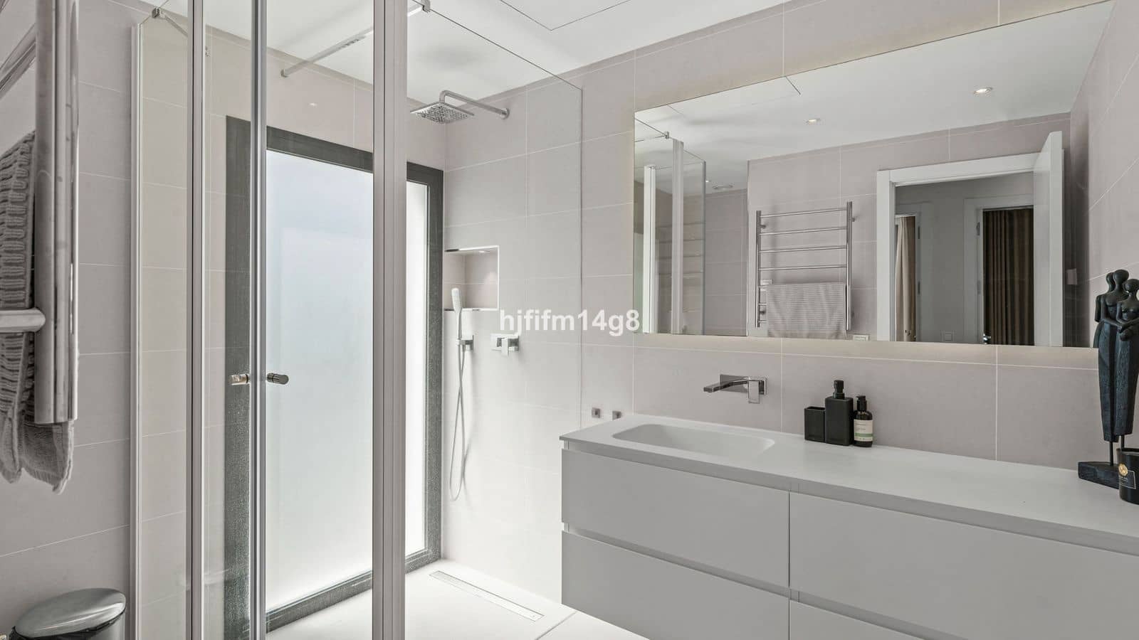 5 bedroom Villa for sale in San Pedro de Alcantara - € 2,590,000 (Ref: 9611207)