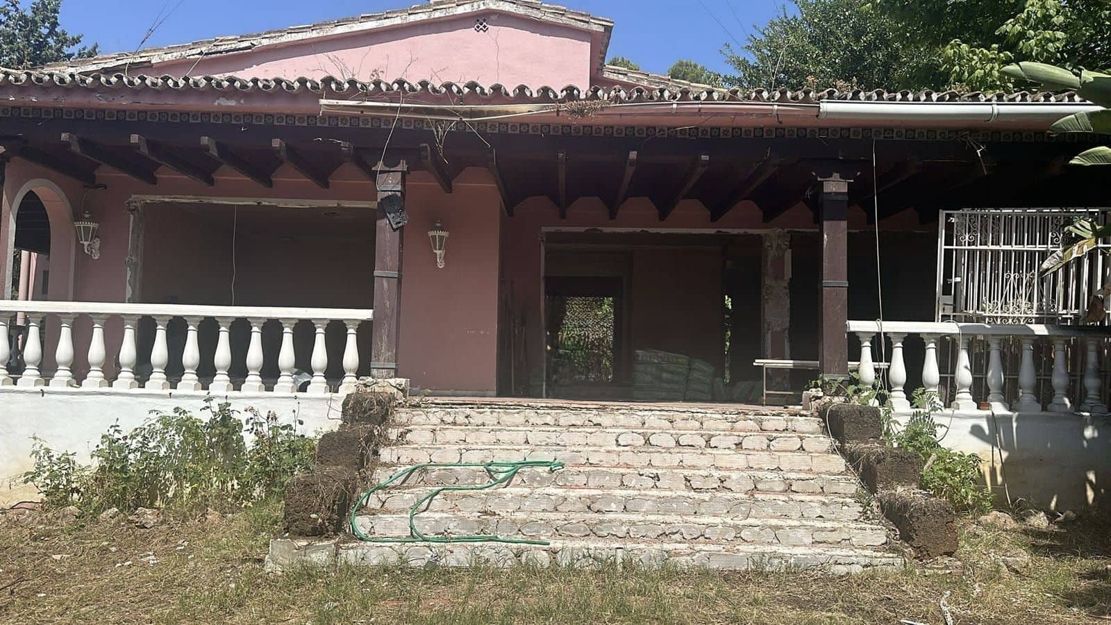 4 bedroom Villa for sale in Nueva Andalucia - € 850,000 (Ref: 9611214)