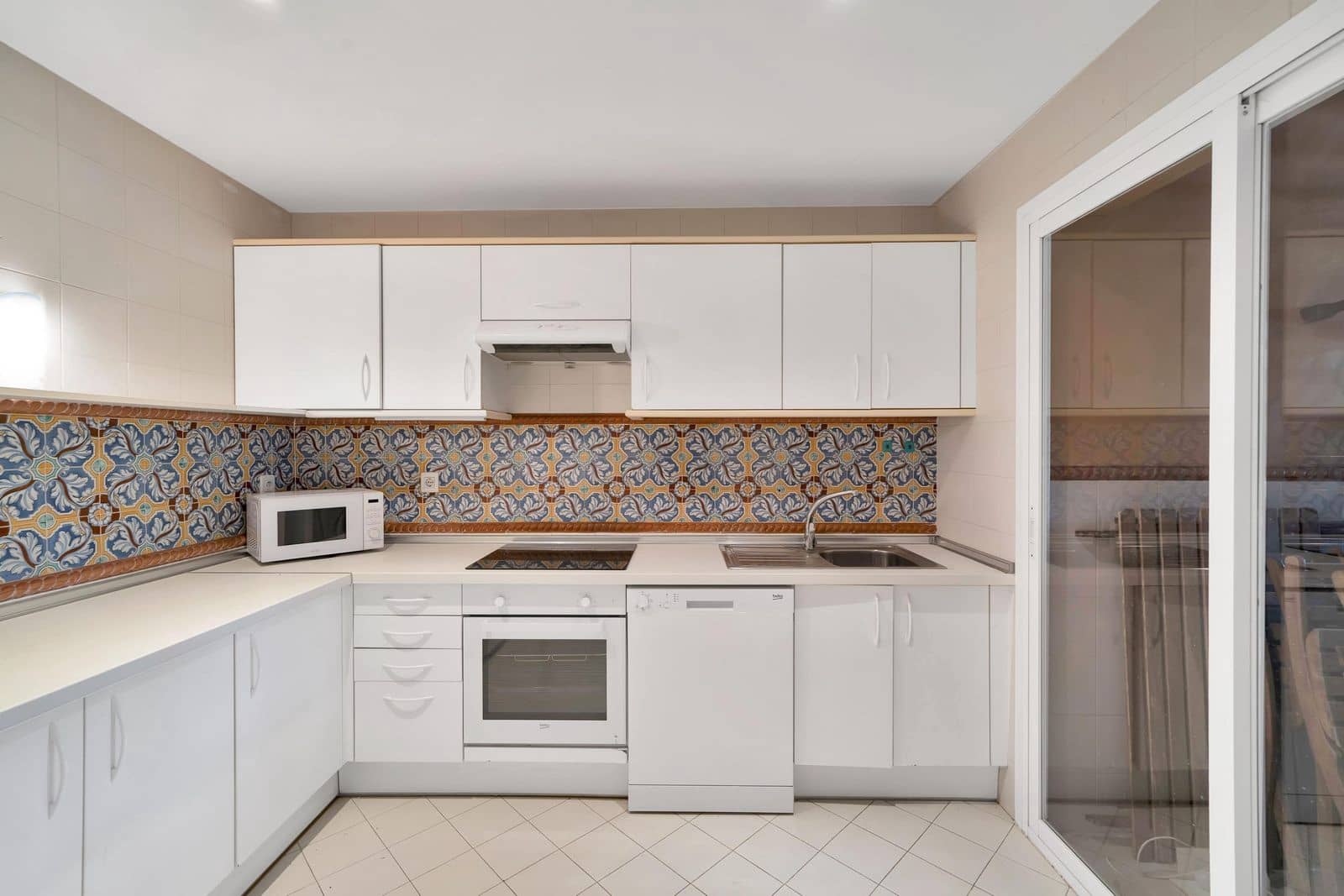 Apartamento de 2 habitaciones en Estepona en venta - 371.175 € (Ref: 9611215)