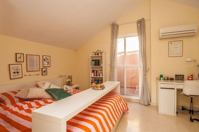 Ático de 2 habitaciones en Elviria, Marbella en venta - 498.000 € (Ref: 9611216)