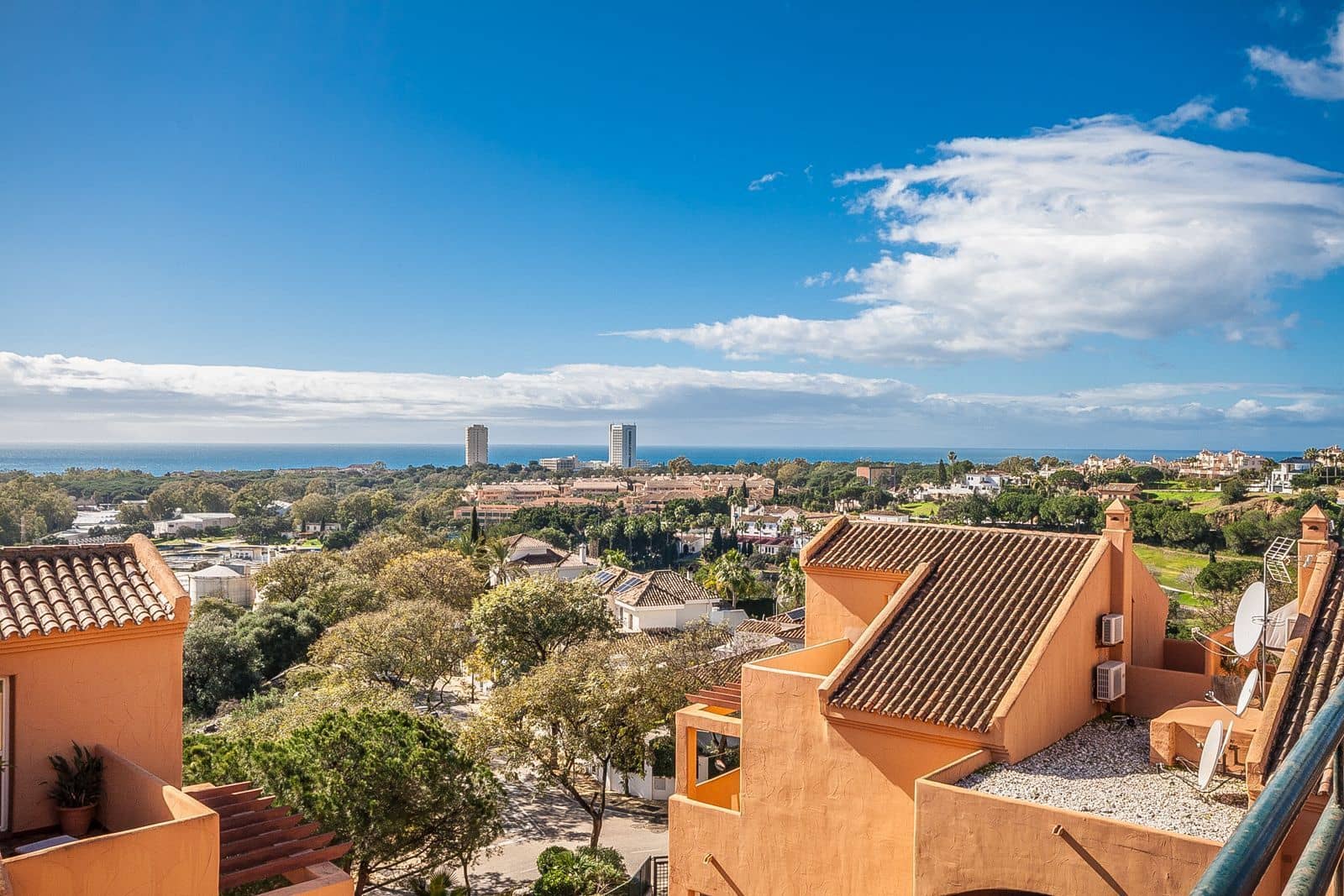 Ático de 2 habitaciones en Elviria en venta - 498.000 € (Ref: 9611216)