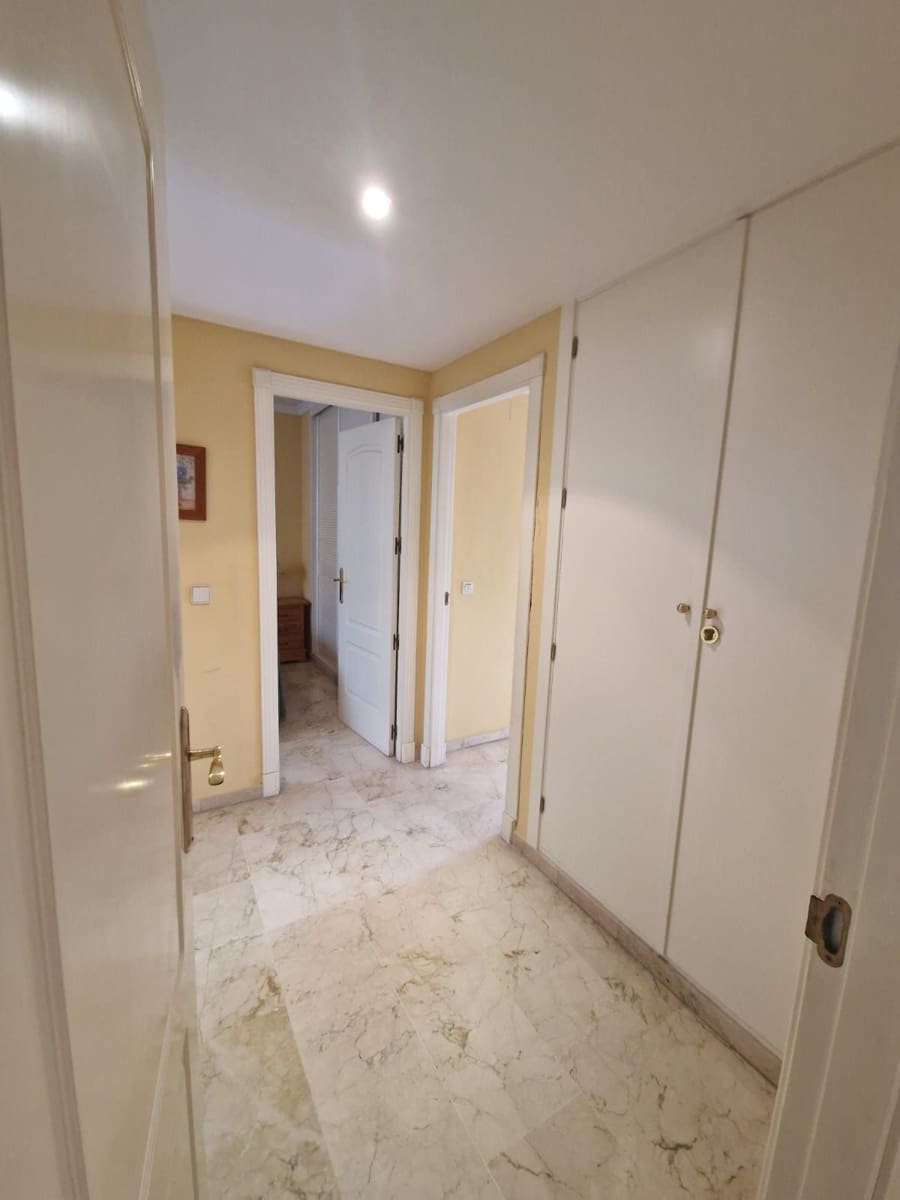 2 chambre Appartement à vendre à Puerto Banus - 625 000 € (Ref: 9611219)