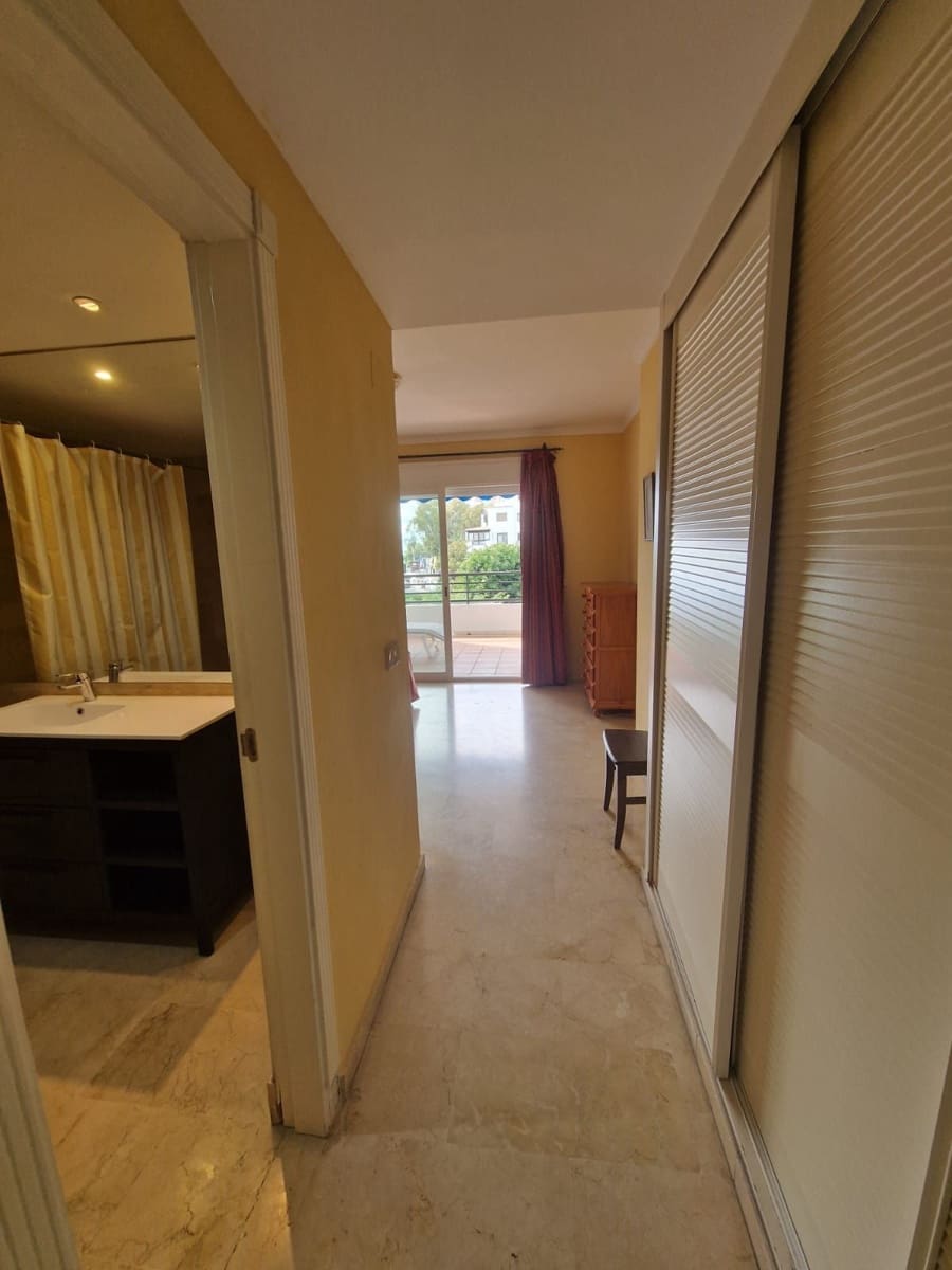 2 chambre Appartement à vendre à Puerto Banus - 625 000 € (Ref: 9611219)
