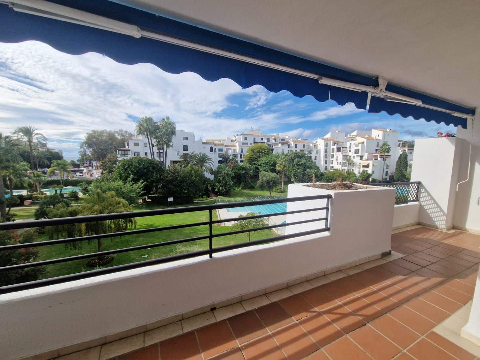 2 chambre Appartement à vendre à Puerto Banus - 625 000 € (Ref: 9611219)
