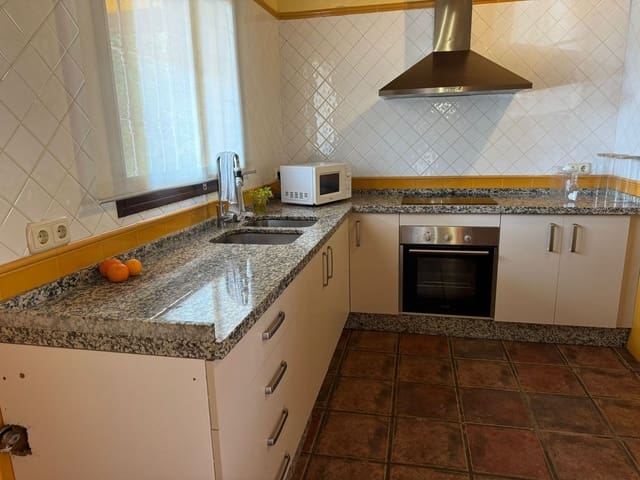 2 bedroom Villa for sale in Estepona - € 700,000 (Ref: 9611223)