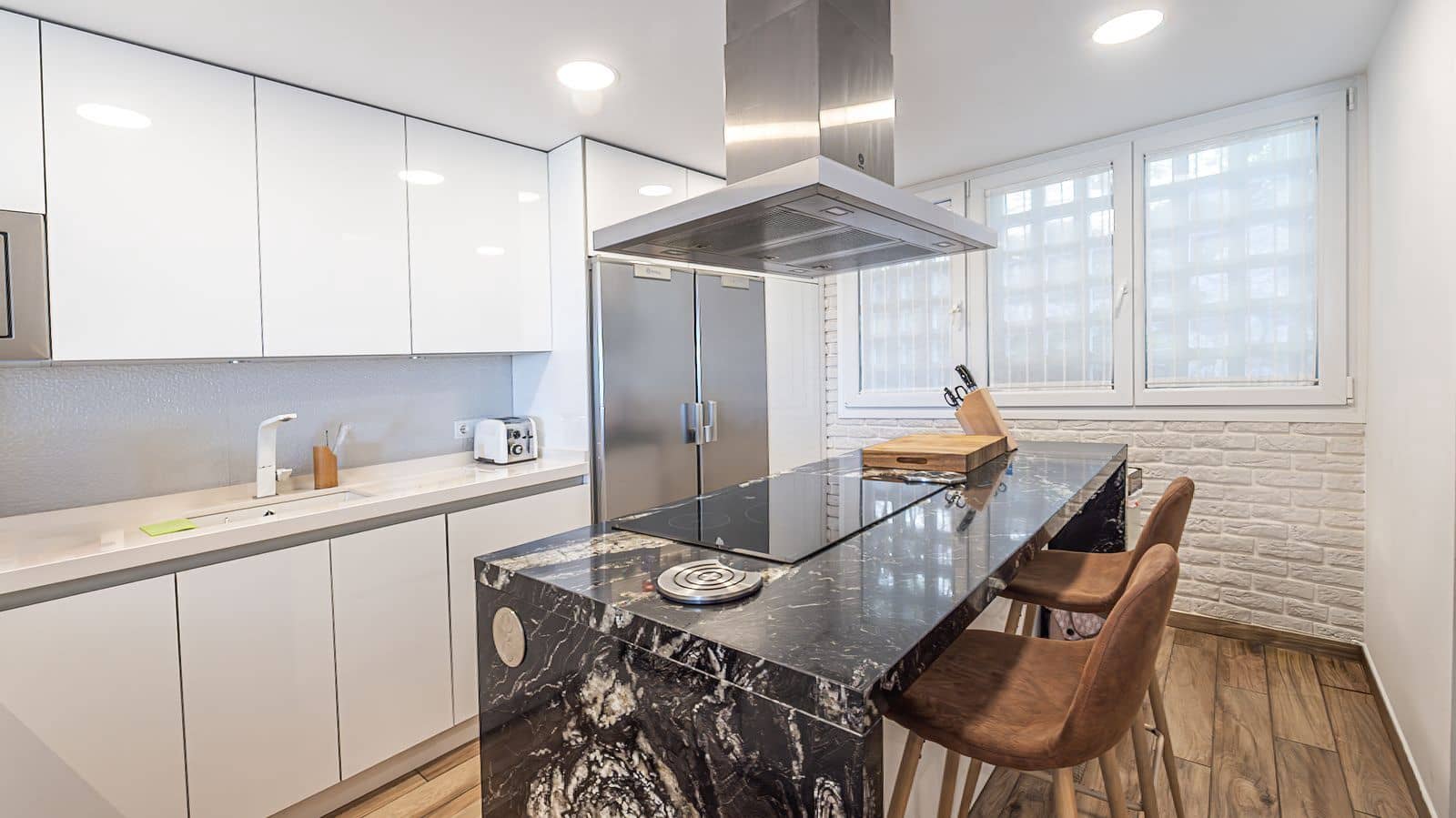 4 soveværelse Semi-Rækkehus til salg i Benalmadena - € 675.000 (Ref: 9611225)