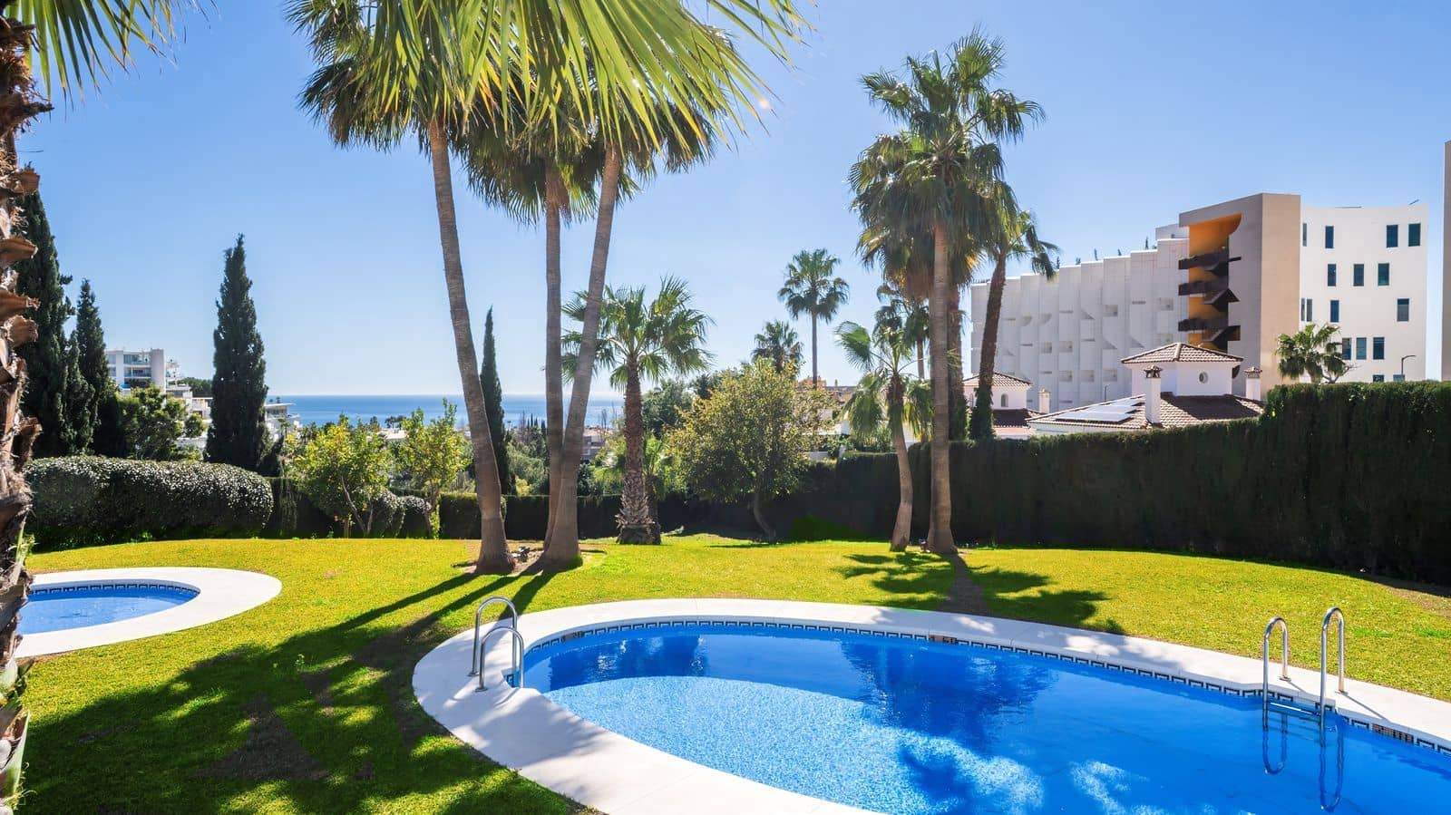 4 soveværelse Semi-Rækkehus til salg i Benalmadena - € 675.000 (Ref: 9611225)