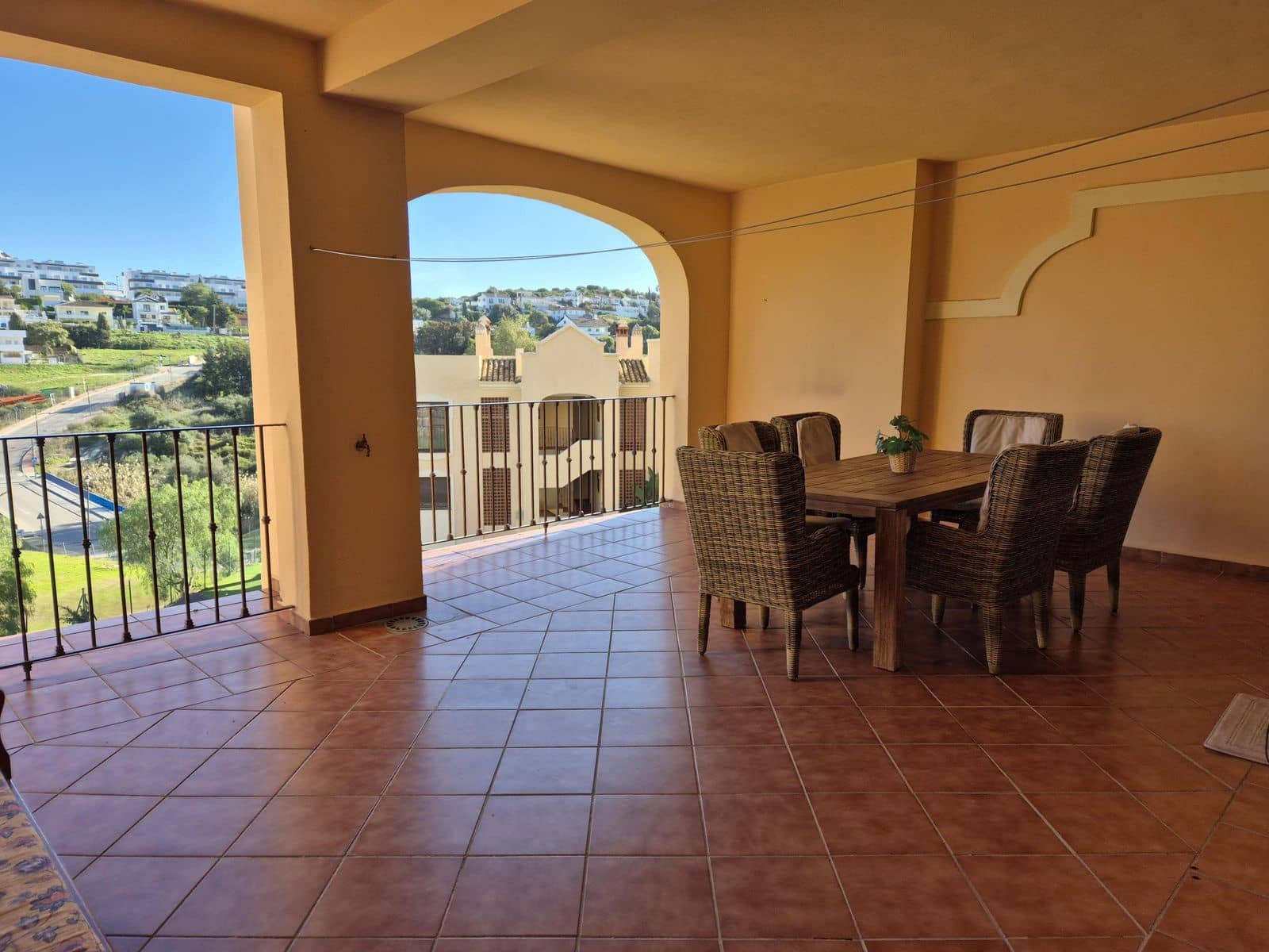 2 sovrum Lägenhet till salu i Estepona - 329 000 € (Ref: 9615581)