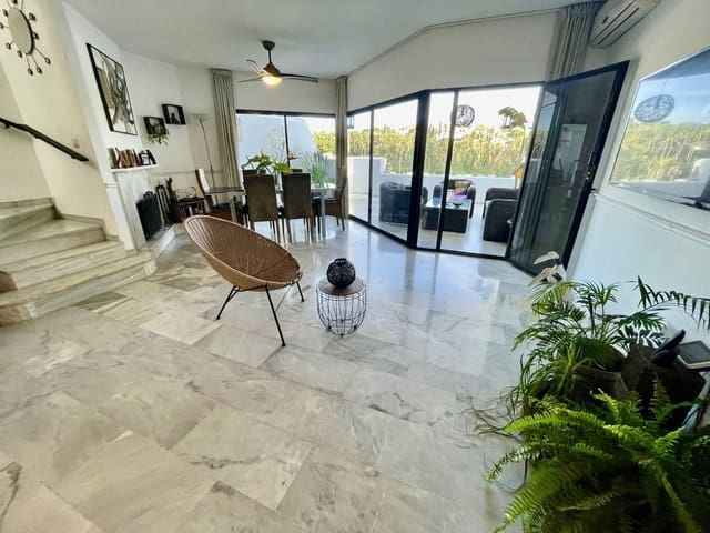 Casa de 3 habitaciones en Benalmádena en venta - 660.000 € (Ref: 9615583)