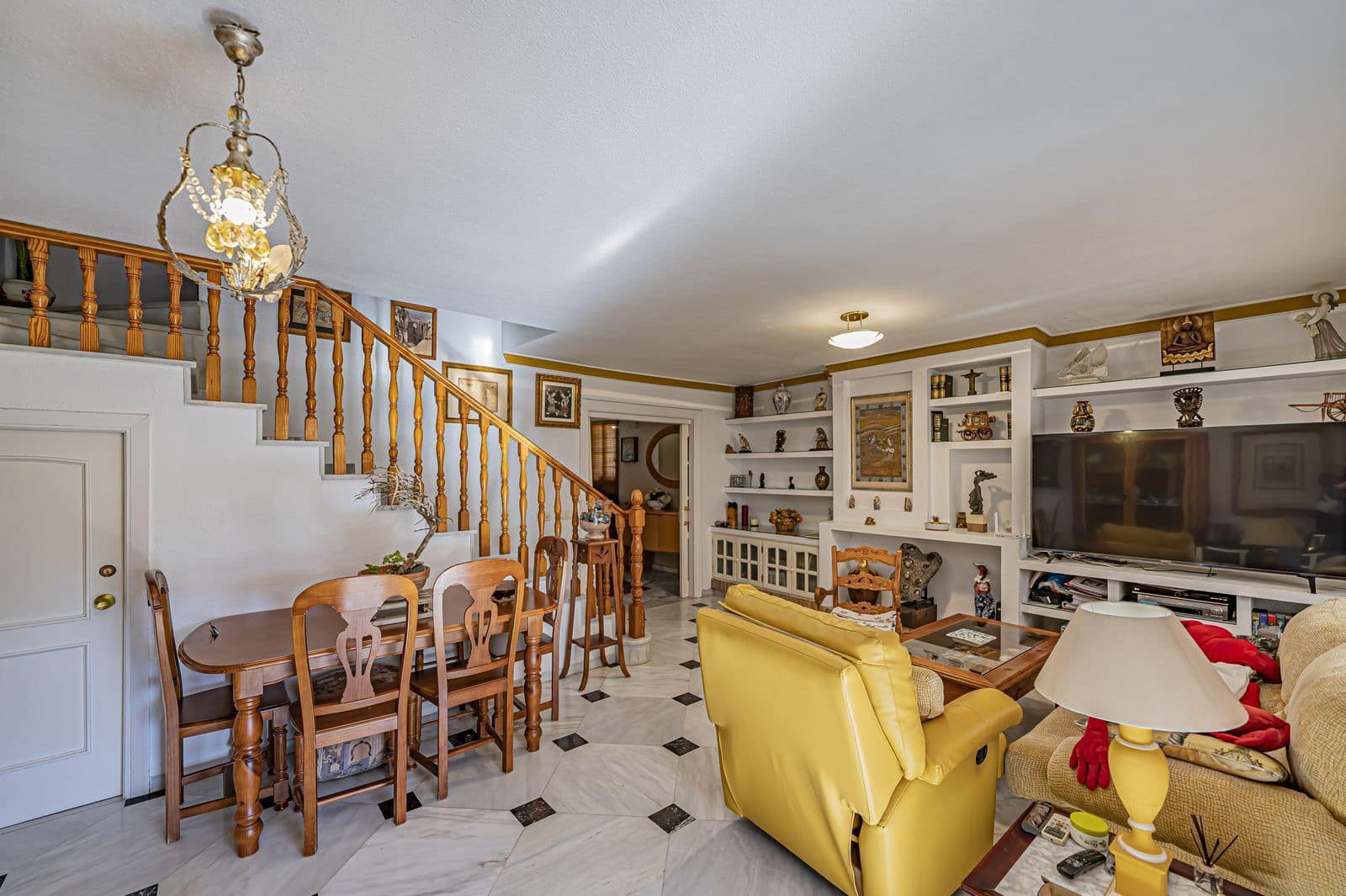 4 makuuhuone Omakotitalo myytävänä paikassa Golden Mile - 879 000 € (Ref: 9615589)