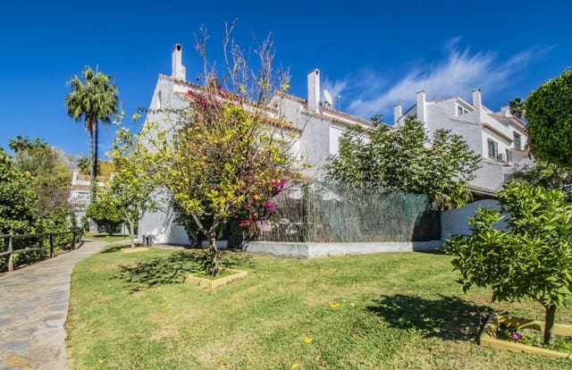 4 makuuhuone Omakotitalo myytävänä paikassa Golden Mile, Marbella - 879 000 € (Ref: 9615589)