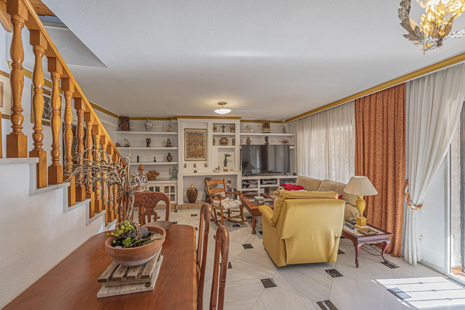 4 makuuhuone Omakotitalo myytävänä paikassa Golden Mile - 879 000 € (Ref: 9615589)